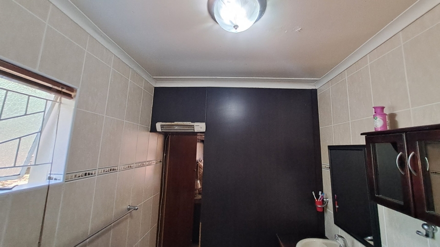 4 Bedroom Property for Sale in Pellissier Free State